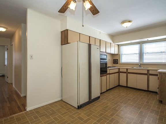 5th image of 210 Henry St