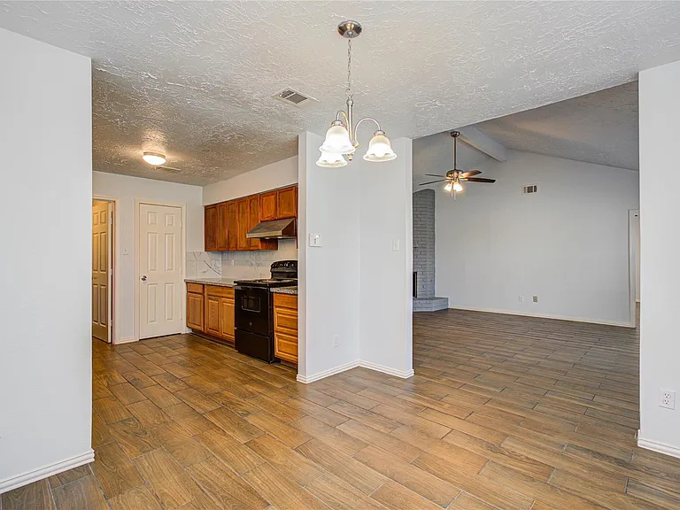 2702 Fir Crest Ct — Photo 9