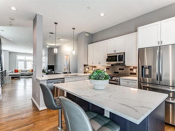 3rd image of 4310 Buena Vista St APT 28