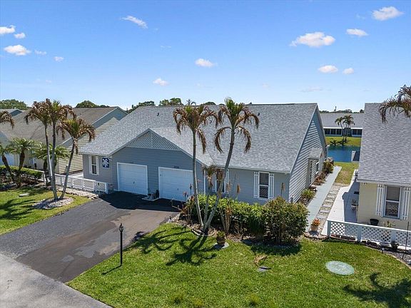 4th image of 2538 SE Tropical East Circle