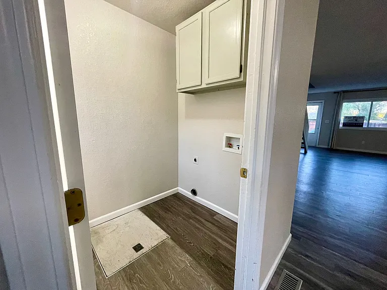 221 N Race St #A — Photo 11