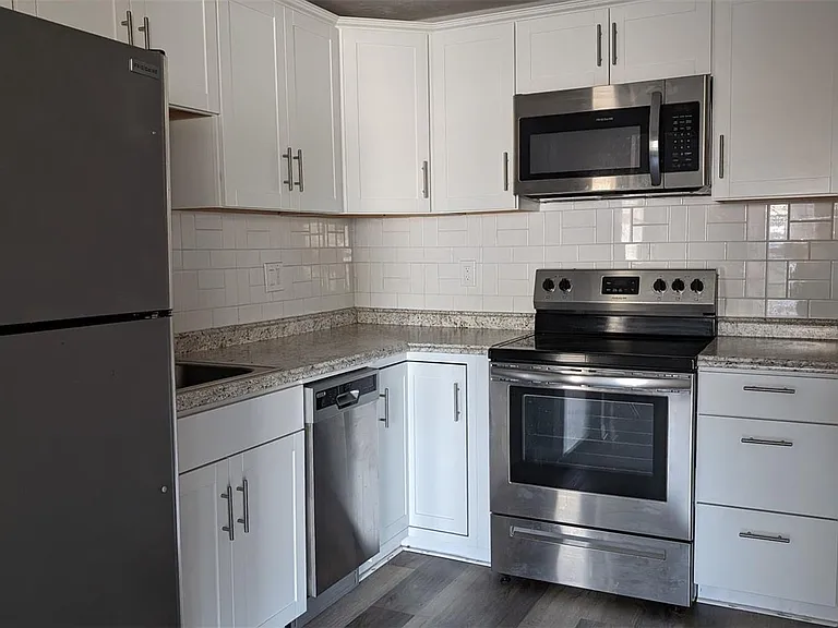 3924 SW 26th Dr #6 — Photo 5