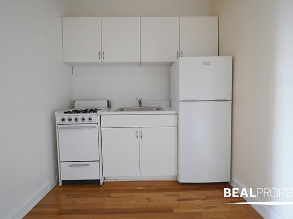 2nd image of 540 W Wellington Ave #540310