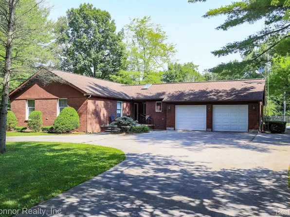 5412 Fitzgerald Rd, Saint Clair, MI 48079