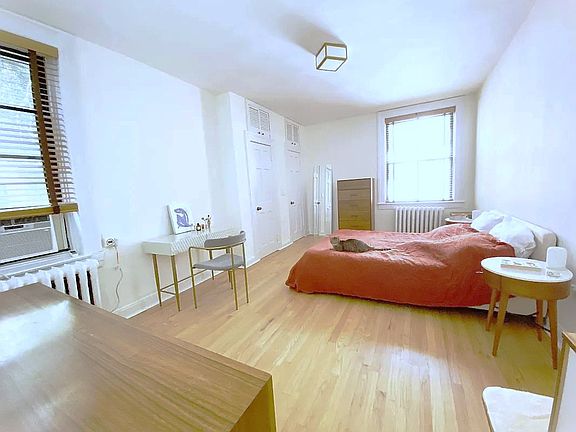 4th image of 125 E 71st St APT 3B