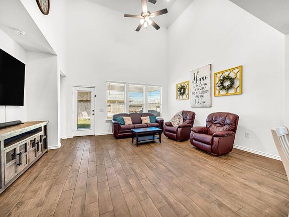 5th image of 15810 Dove Hollow Dr