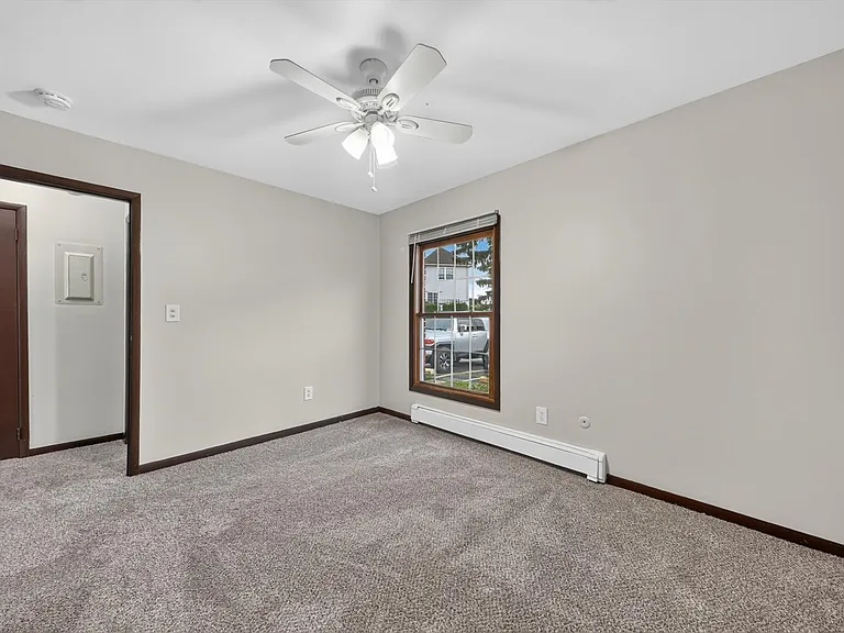 39440 Muffatt St — Photo 11