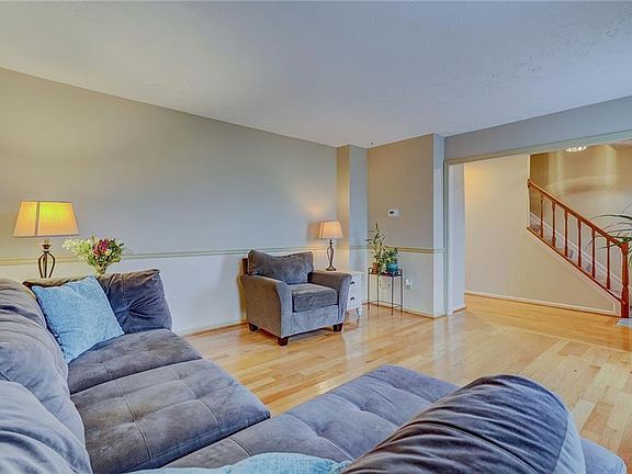 4th image of 53 Chili Ave