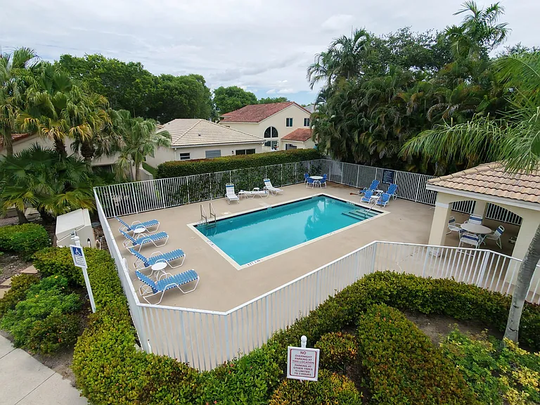 4907 Pelican Mnr — Photo 44
