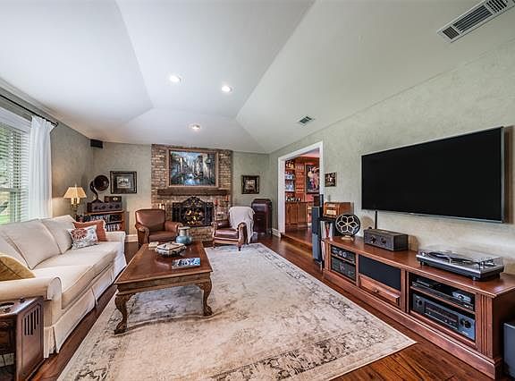 2nd image of 2400 Bennington Ct