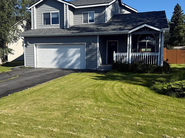 2431 Trisha Ave — Photo 2