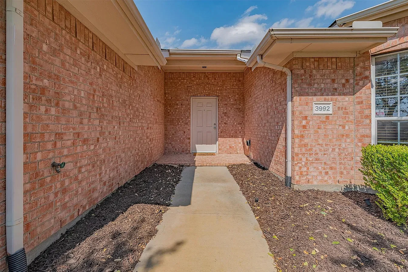 3992 Cherry Ridge Dr — Photo 2
