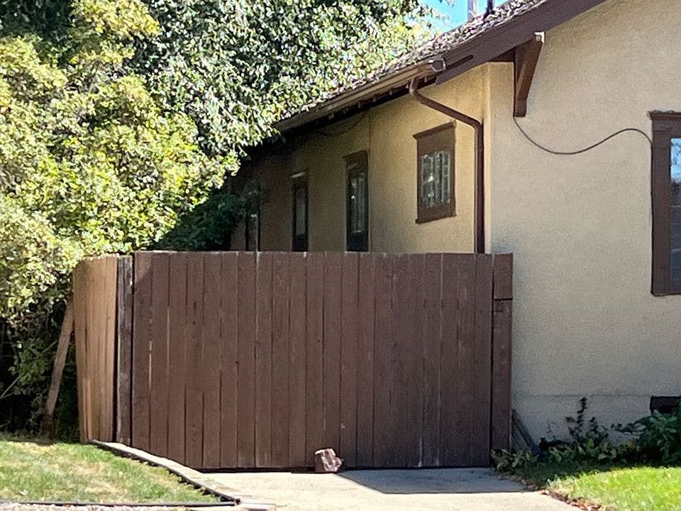 2nd image of 615 N 12th St