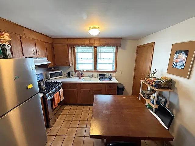 3 bed, 1000 sqft, $2,600 — Photo 3