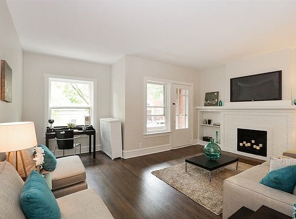 2nd image of 7411 N Greenview Ave #1F