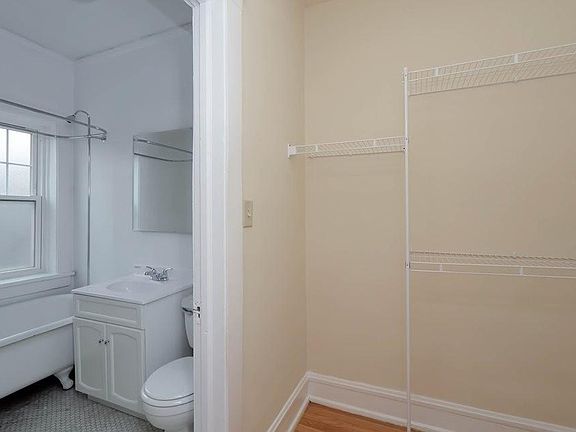 4th image of 4605 N Lincoln Ave