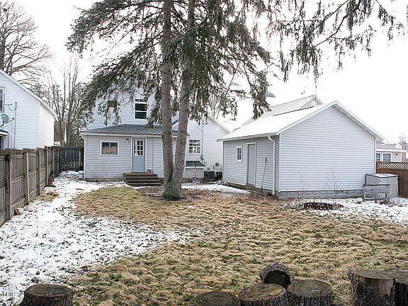 3rd image of 911 Olaf St