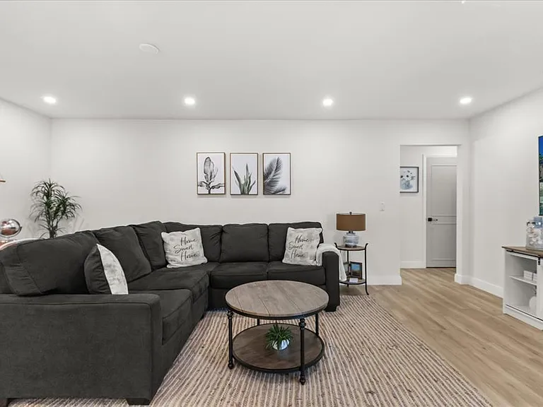 13923 Brewster Dr — Photo 5