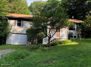 61 Henderson Rd, Williamstown, MA 01267