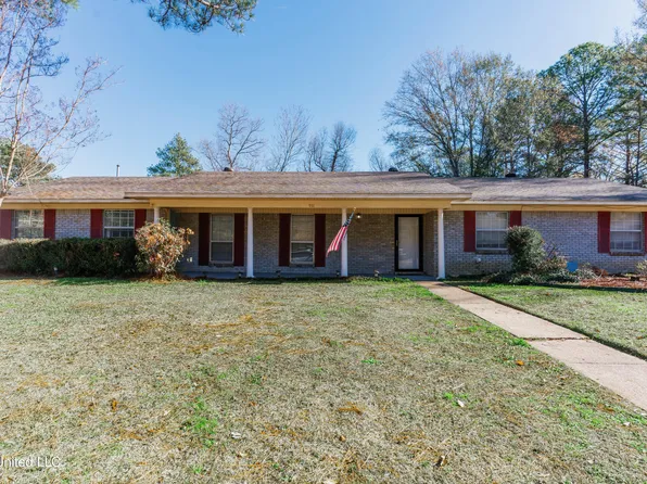 911 Live Oak Dr, Clinton, MS 39056