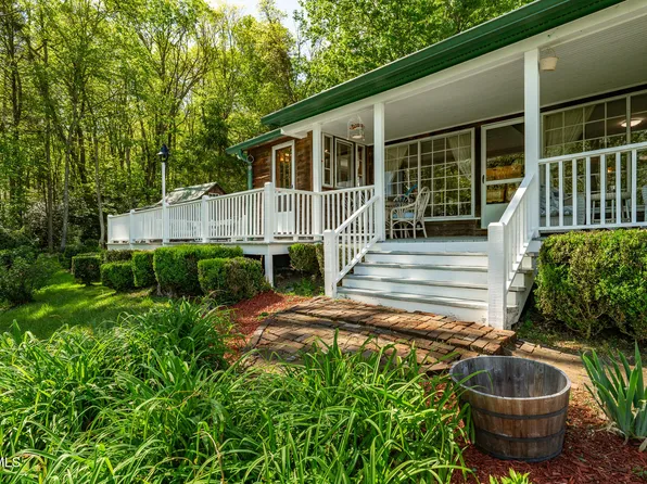 151 Stonebridge Ln, Mountain City, TN 37683