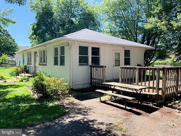 3rd image of 2218 Emmett Dr