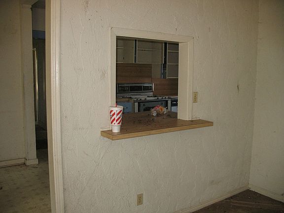 4th image of 715 NW Dearborn Ave