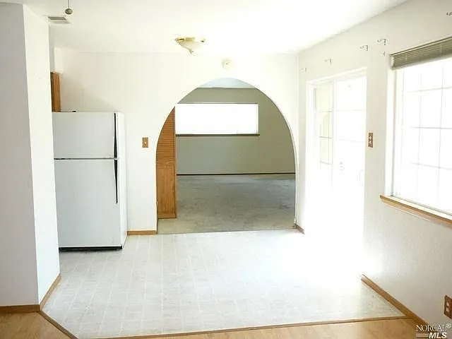 301 Arlen Dr — Photo 2