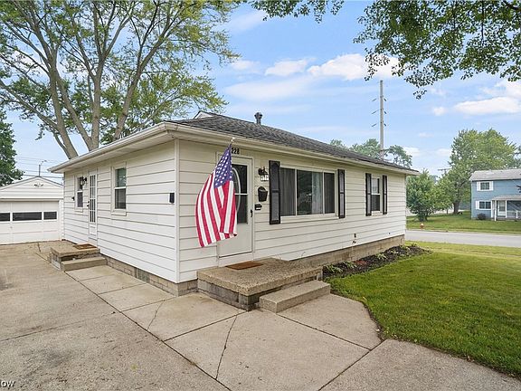 3rd image of 228 Lynn Dr