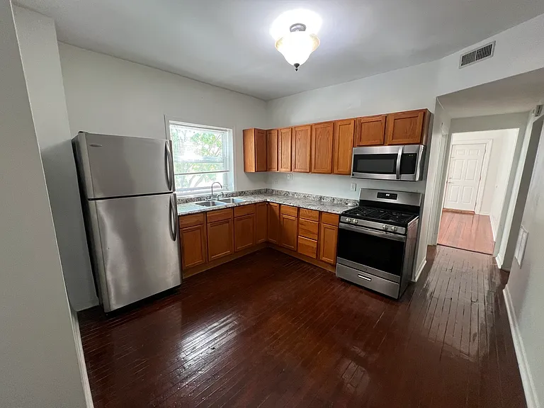 2724 W Chicago Ave #2R — Photo 2