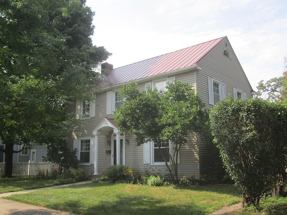 2nd image of 208 Monroe St