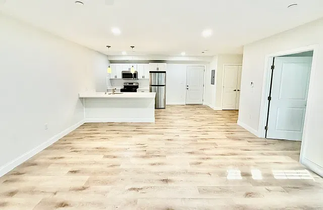 1 bed, 9999 sqft, $2,895 — Photo 3