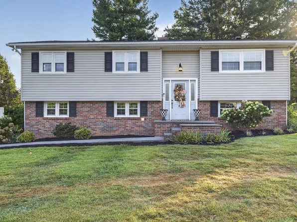 136 Patriot Cir, Bristol, VA 24201