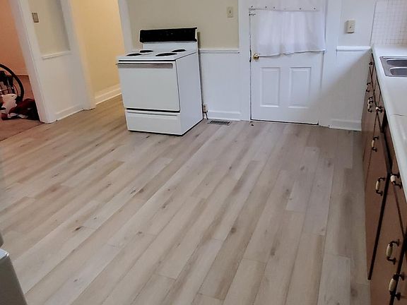 4th image of 2102 Logan Ave