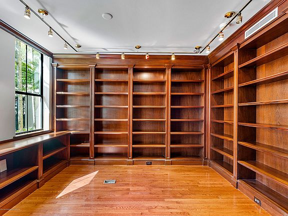 4th image of 672 Fern St #1