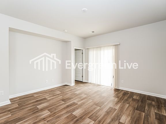 4th image of 364 Pine Crest View Dr