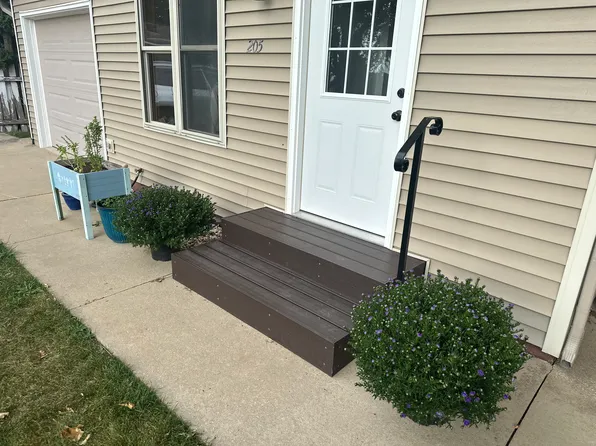 205 N Kenzie St #B, Barneveld, WI 53507