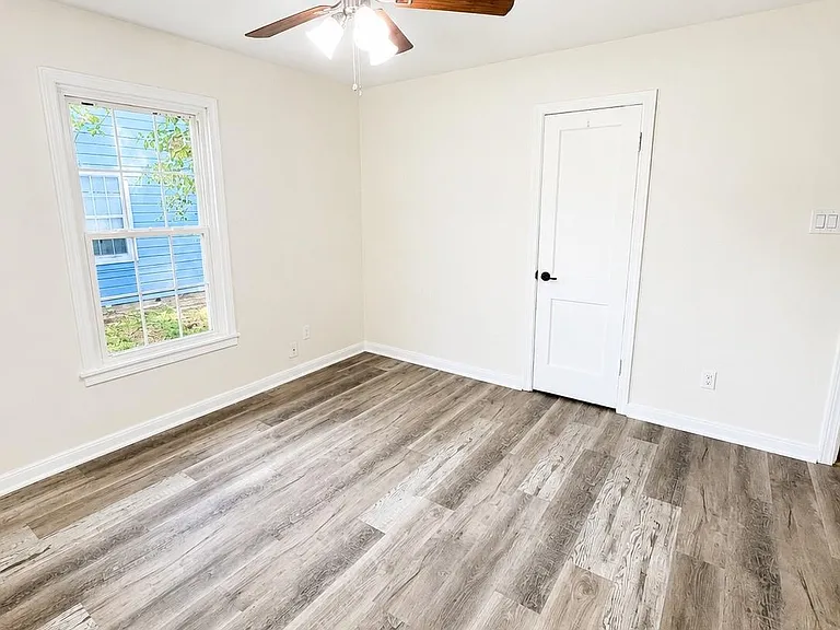 1007 Cowan Ave — Photo 7