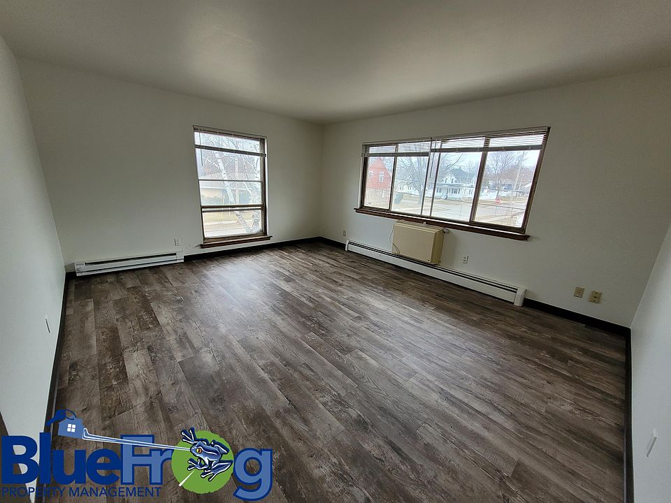 2nd image of 210 N Summit St APT 11