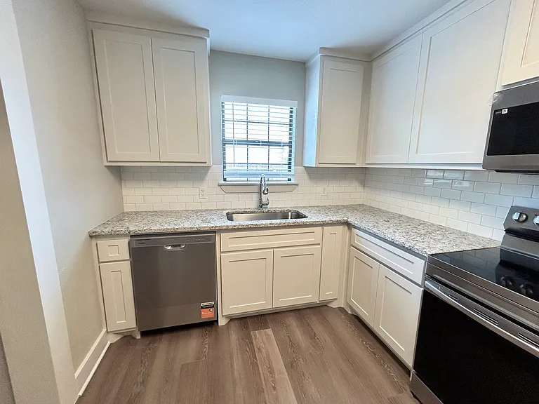 1606 N Travis St — Photo 11