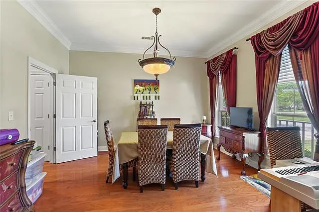 3 bed, 2.0 bath, 1868 sqft, $2,300 — Photo 4