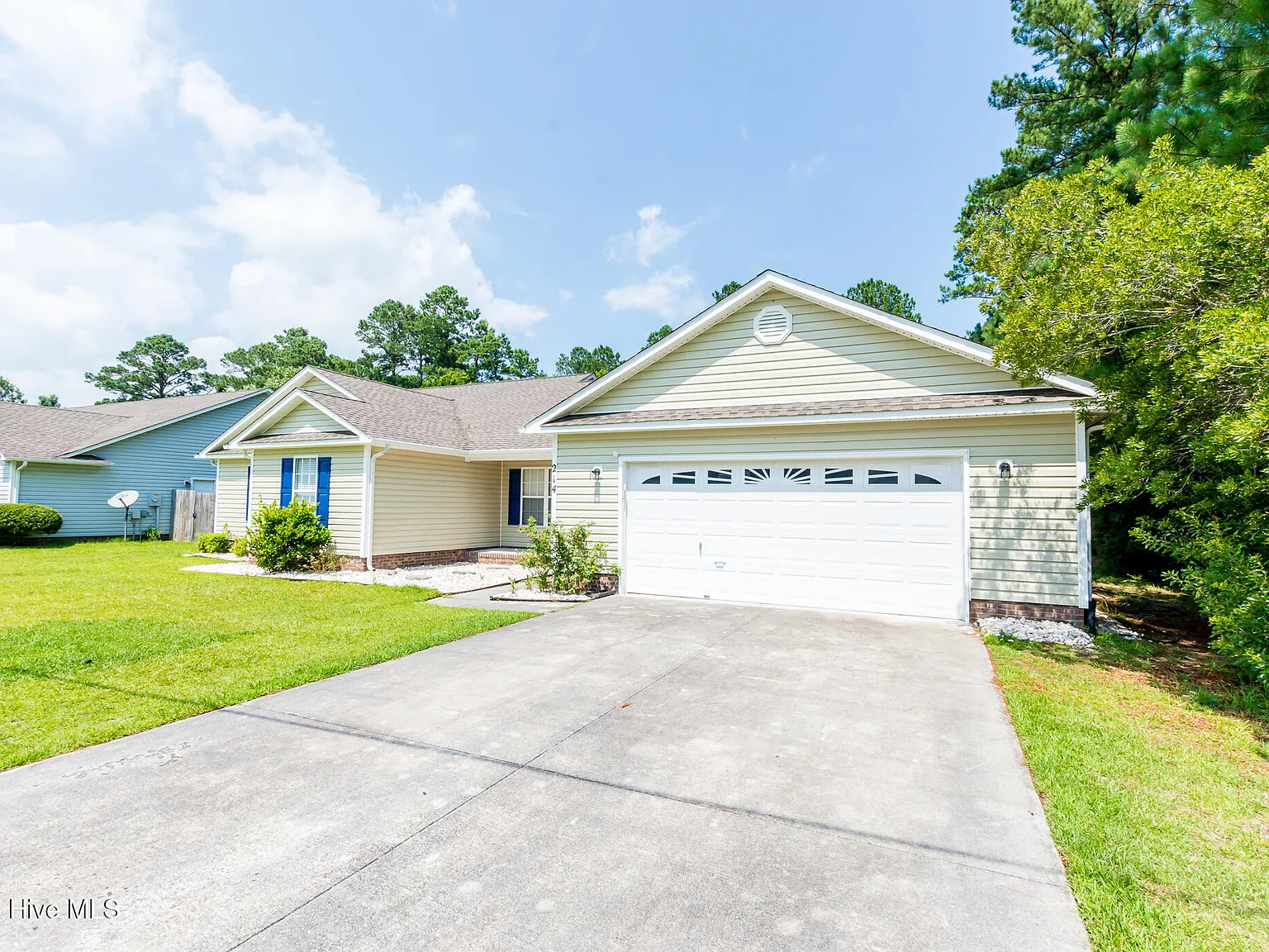 3 bed, 2.0 bath, 2060 sqft, $1,925 — Photo 4