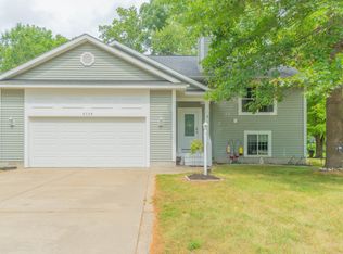 3739 Willow Creek Dr, Fruitport, MI 49415