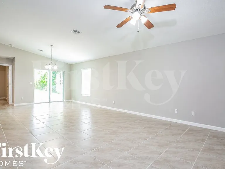 961 SW College Park Rd — Photo 2