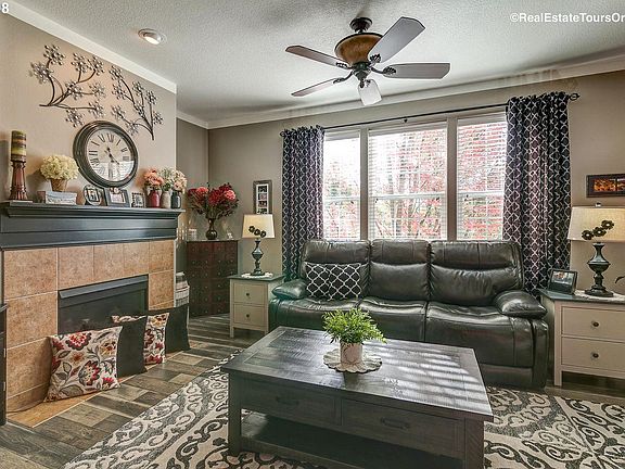 4th image of 3475 SE Pepperwood Way