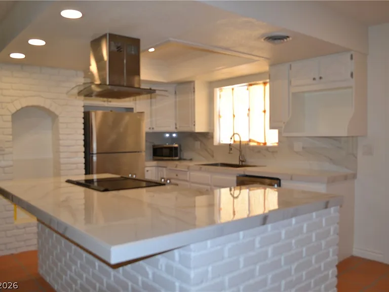 3653 Algonquin Dr — Photo 3