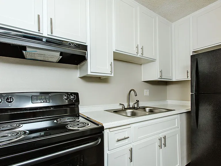 Surfcaster Apartments — Photo 50