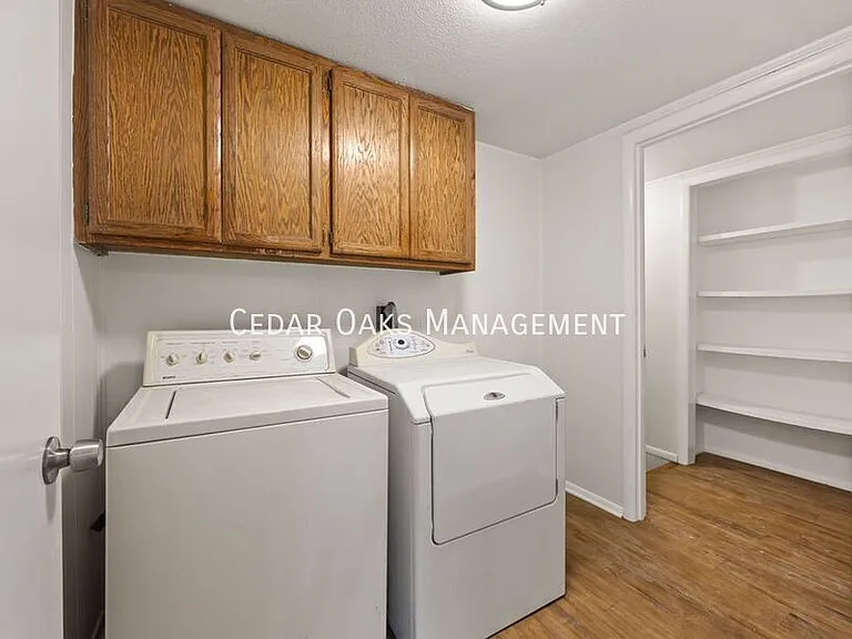 1935 E Lee St — Photo 15