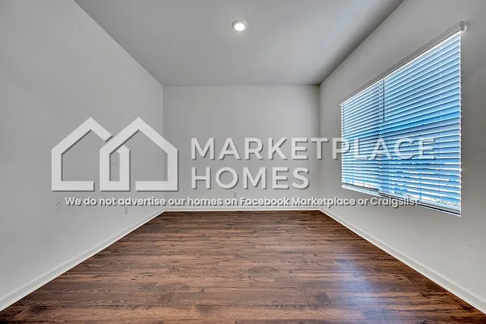 1027 Park View Dr — Photo 4