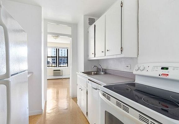 5th image of 96-02 57th Ave Unit 9E